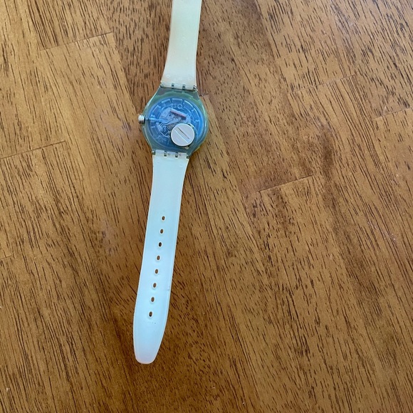 Women’s Vintage Swatch Watch - Picture 3 of 6